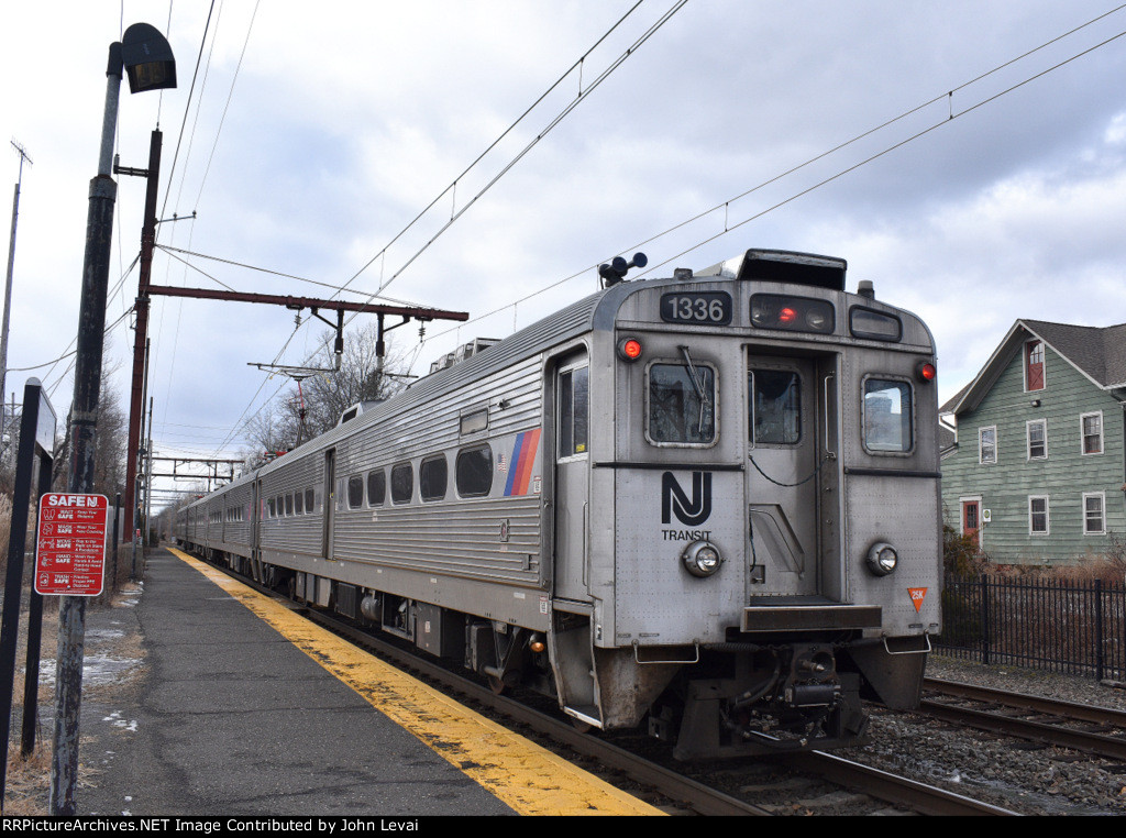 NJT Arrow III Set at Murray Hill Station